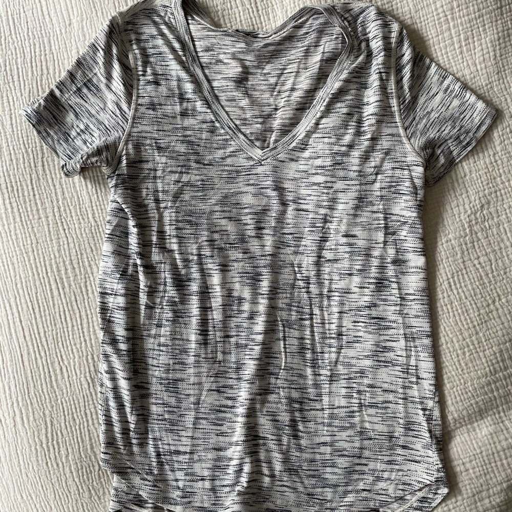 lululemon tee